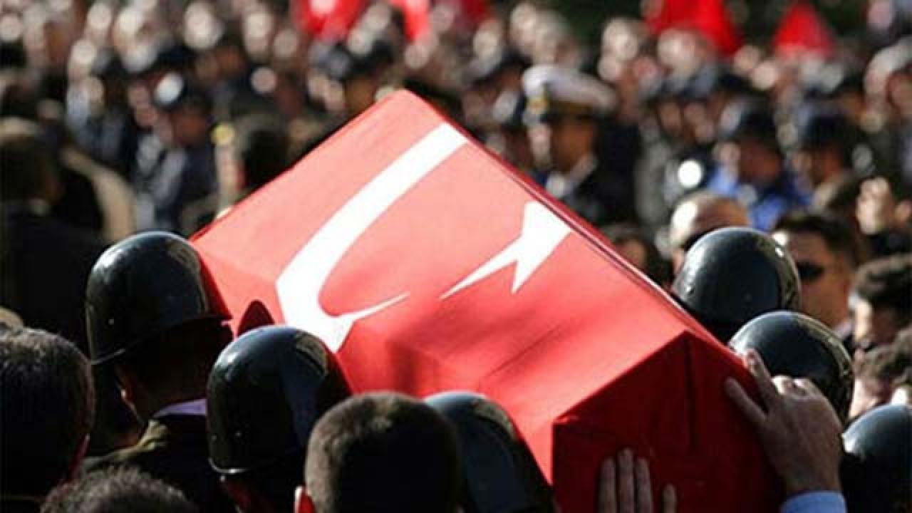 Trafik kazasında hayatını kaybeden polis memuru toprağa verildi