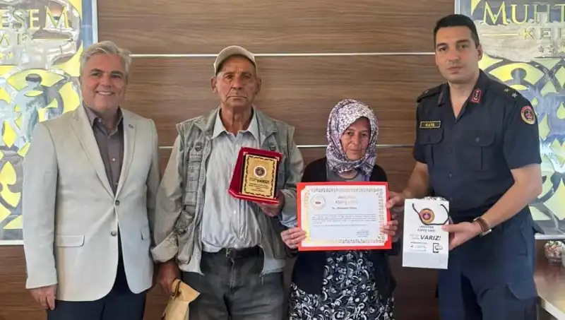 Aile, Tek Varoluşları Olan Evi Jandarmaya Bağışladı