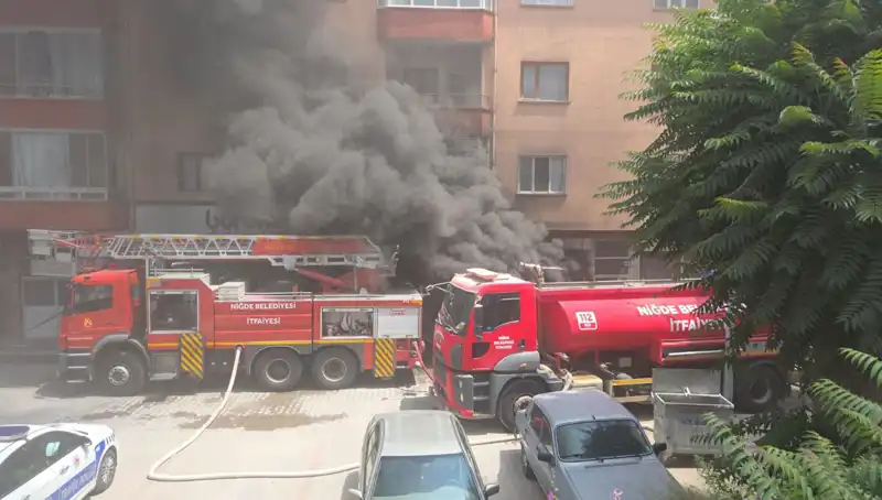 Niğde’de Beyaz Eşya Deposunda Korkutan Yangın: Güvenlik Önlemleri Yetersiz mi?