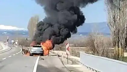 Kütahya'da Seyir Halindeki Otomobil Korkunç Bir Yangına Yenik Düştü
