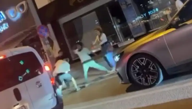 Cadde Boks Ringine Dönüşürken Sokakların Nabzı Yükseldi