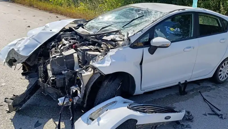 Çanakkale'de Meydana Gelen Trafik Kazasında İki Kişi Yaralandı