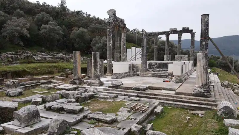 Zeus Tapınağı Restorasyonu: Tarihe Işık Tutmaya Devam Ediyor
