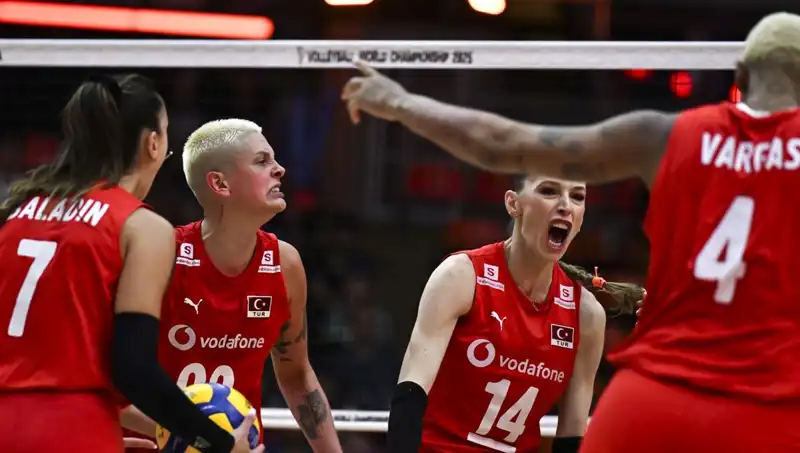 Türkiye-Japonya Voleybol Maçında Filenin Sultanları Galibiyet Peşinde