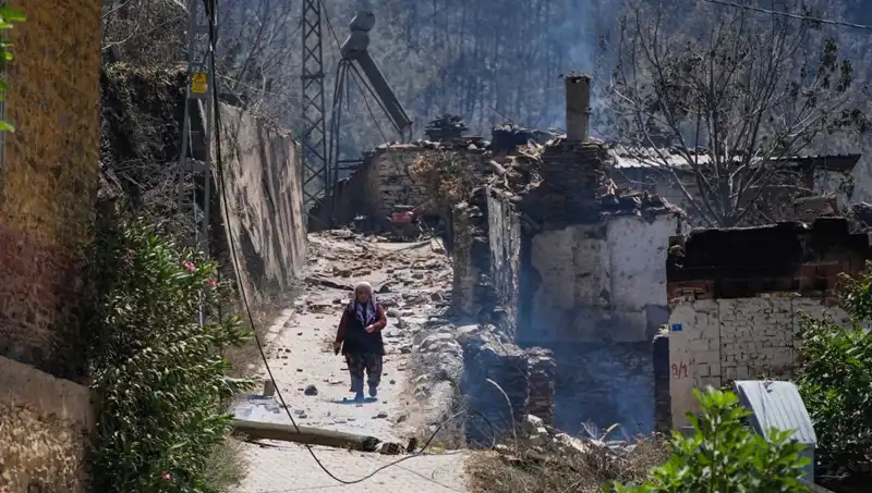 İzmir ve Bilecik'teki Yangınların Acı Bilançosu: 415 Bina Küllerle Kaplandı